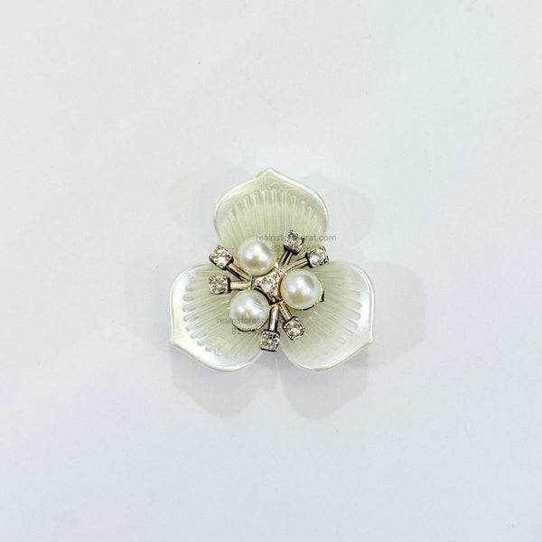 Big Three Petal Silver Pearl Flower