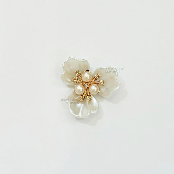White Big Pearl Three Leaf Flower