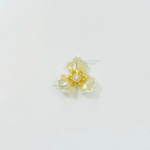White Pearl Diamond 3 Leaf flower