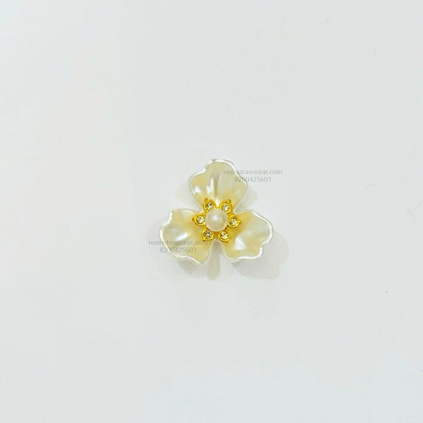 White Pearl Diamond 3 Leaf flower